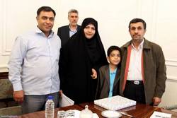 تصاویر دیدار صمیمانه دکتر احمدی نژاد با متین آشنا